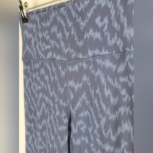 NWOT Aerie Blue Printed Leggings Medium Tall High Waist - Picture 3 of 5